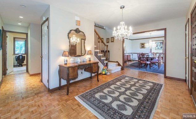 705 Somerset St, Franklin Lakes, NJ 07417