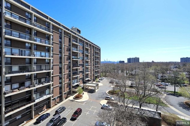 2 Horizon Rd #802, West Fort Lee, NJ 07024