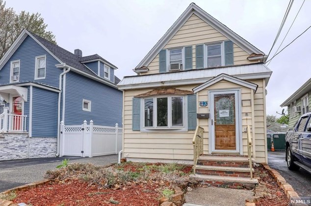 43 Grand St, Little Ferry, NJ 07643-1506