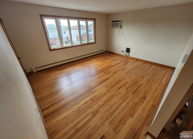 664 Chase Ave, Lyndhurst, NJ 07071