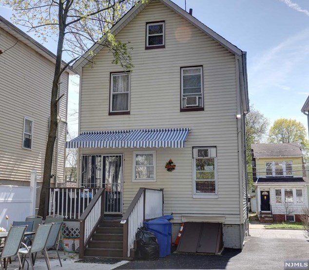 539 Chestnut St, Orange, NJ 07050-1106