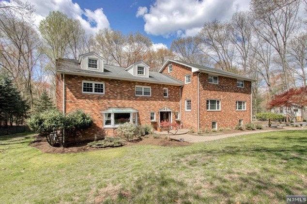 1059 Washington Ave, Westwood, NJ 07675