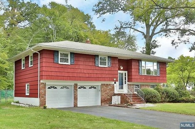 377 Veronica Ct, Paramus, NJ 07652