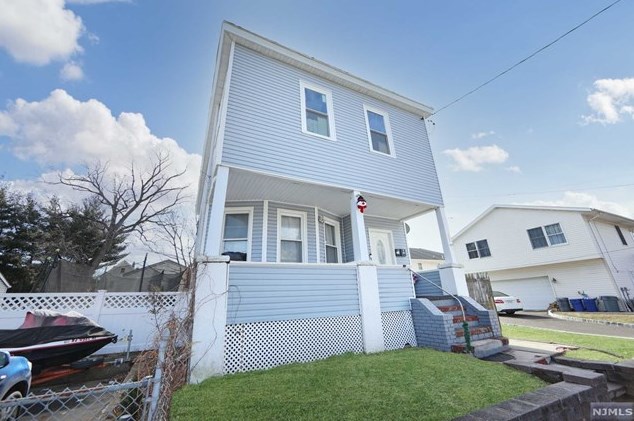 12 Willard St, Outwater, NJ 07026