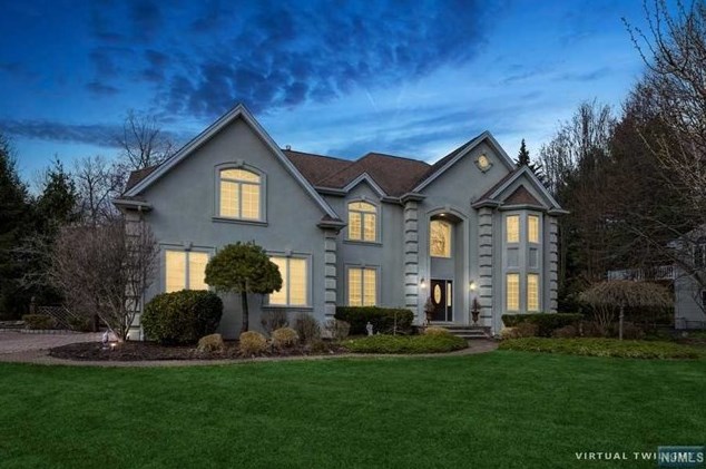 17 Brook Ave, Montvale, NJ 07645-2101