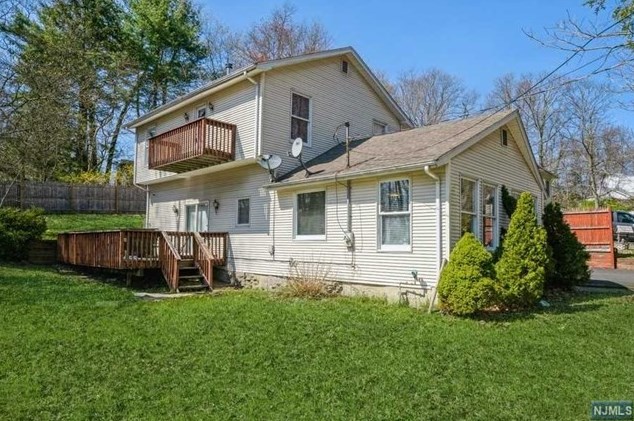 47 Eatontown Rd, West Milford, NJ 07421