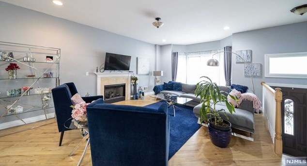 271 Grant Ave, Cliffside Park, NJ 07010