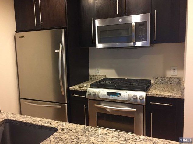 903 Hudson Park, Edgewater, NJ 07020