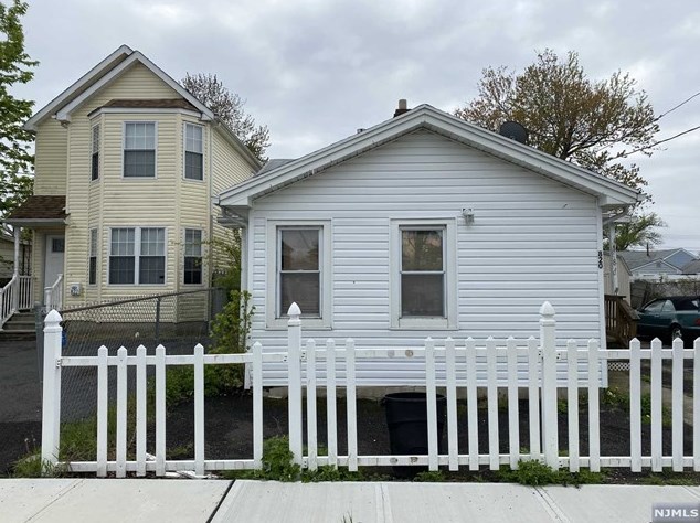 820 9th St, Keyport, NJ 07735