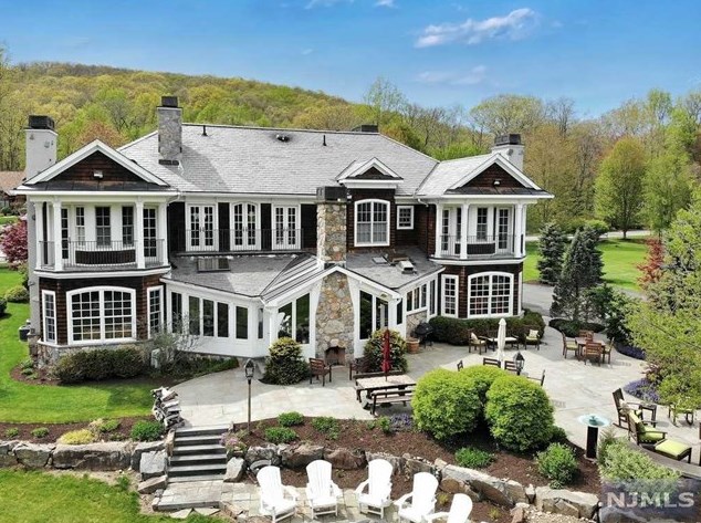 90 Halifax Rd, Mahwah, NJ 07430