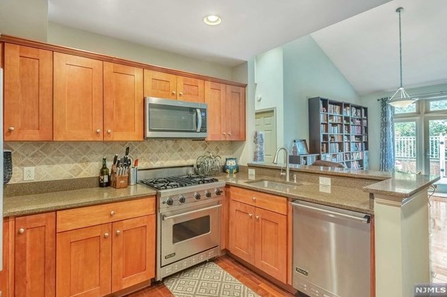 7400 River Rd #441, North Bergen, NJ 07047