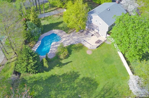 83 Mohawk Ave, Norwood, NJ 07648