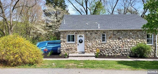 1 Larch Ave, Wantage, NJ 07461