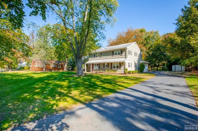 831 Prospect St, Ridgewood, NJ 07452
