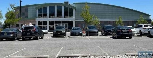 308 Born St, Secaucus NJ  07094-3730 exterior