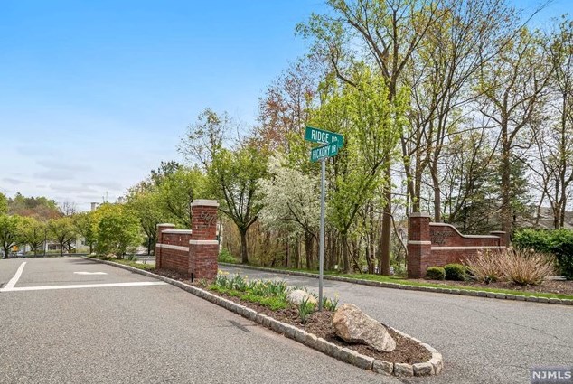 1199 Sycamore Ln, Mahwah, NJ 07430