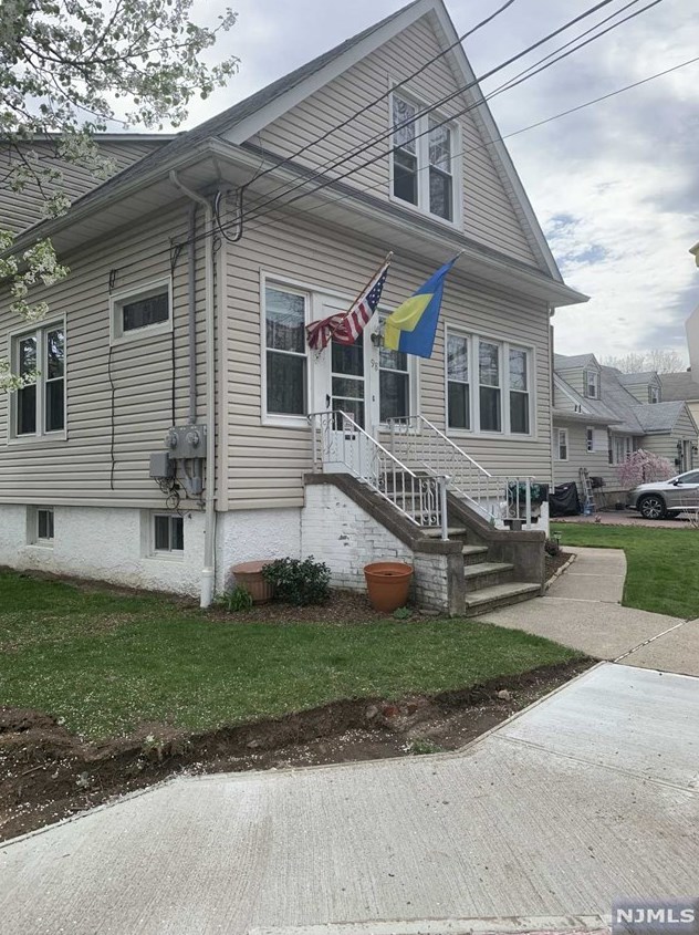 98 Philip Ave #2, Elmwood Park, NJ 07407