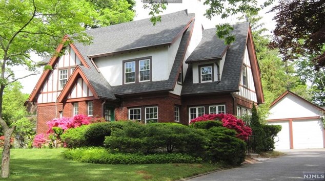 53 Crest Rd, Ridgewood, NJ 07450