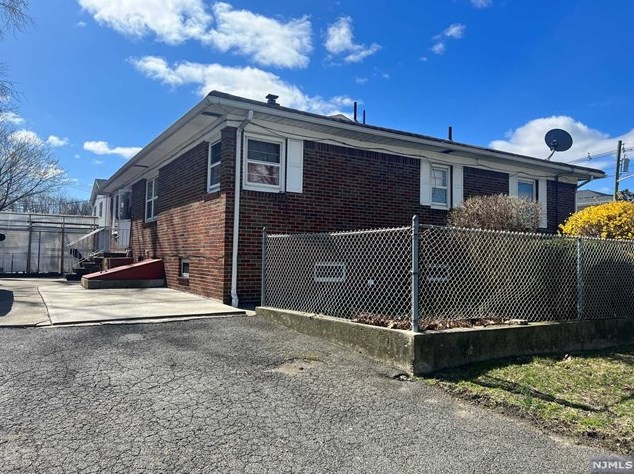 401 E 54th St, Elmwood Park, NJ 07407