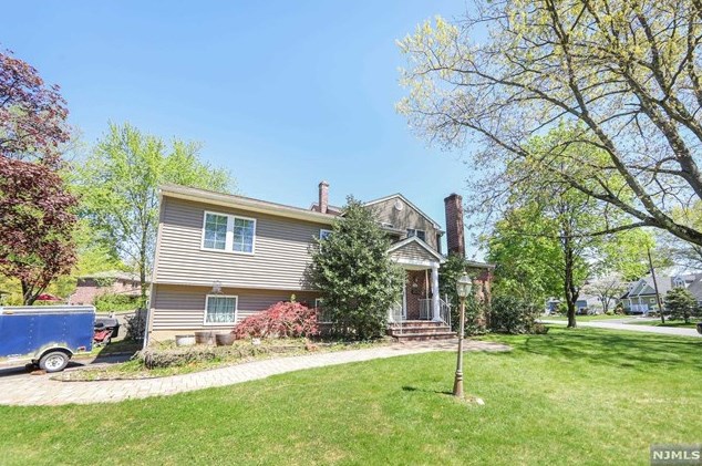 137 Martin Dr, Harrington Park, NJ 07640