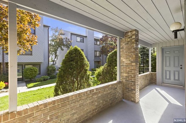 1459 John St, West Fort Lee NJ  07024-2564 exterior