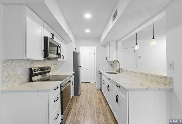 1459 John St, West Fort Lee, NJ 07024-2564