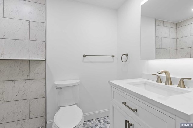 1459 John St, West Fort Lee NJ  07024-2564 exterior