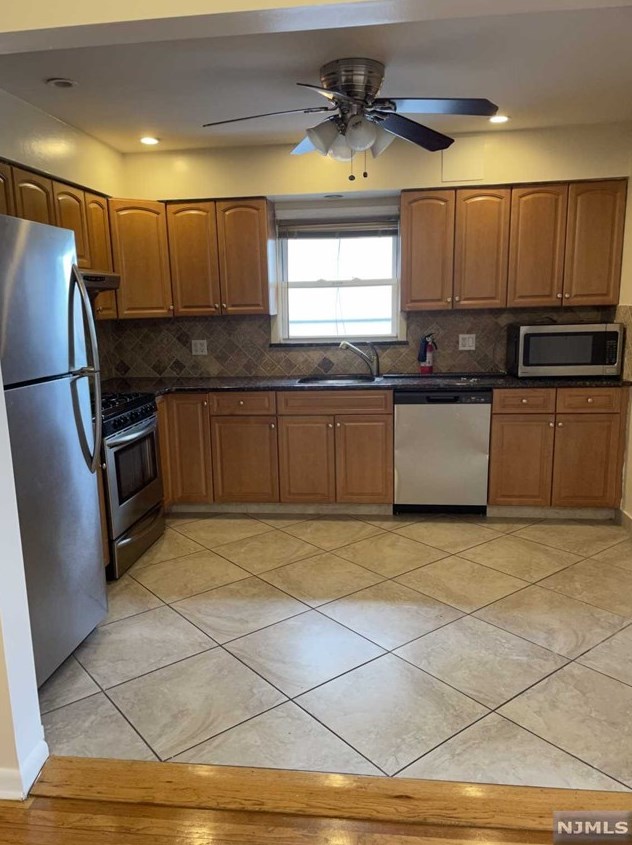 378 Gorge Rd #2, Cliffside Park, NJ 07010