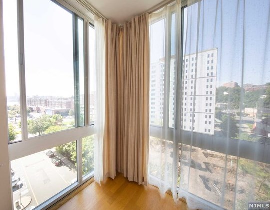 809 Hudson Park #809, Edgewater, NJ 07020