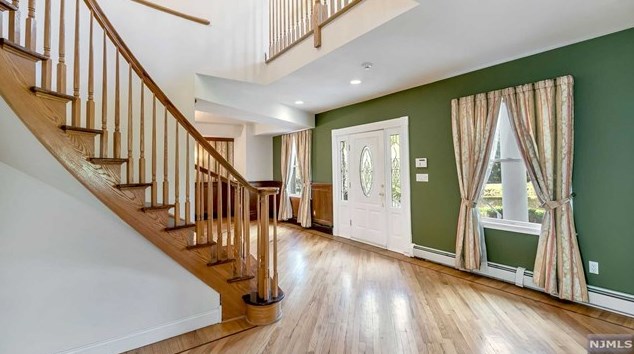 60 Brookside Dr, Upper Saddle River, NJ 07458