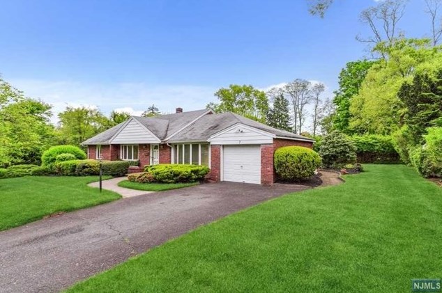 7 Poplar St, Closter, NJ 07624