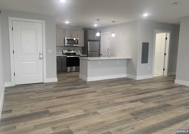 50-56 Norfolk St, Newark NJ  07103-3228 exterior