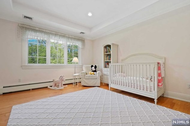 101 Essex Dr, Tenafly NJ  07670-2331 exterior