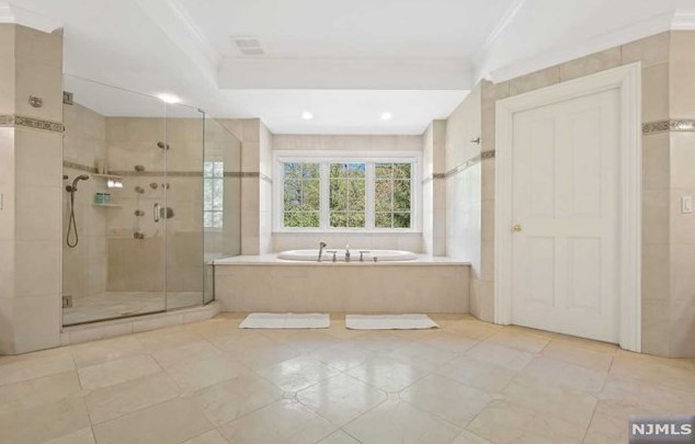 101 Essex Dr, Tenafly NJ  07670-2331 exterior