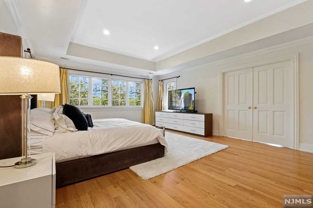 101 Essex Dr, Tenafly NJ  07670-2331 exterior