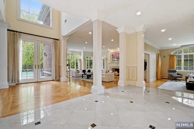 101 Essex Dr, Tenafly NJ  07670-2331 exterior