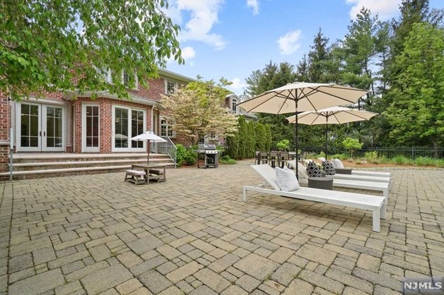 101 Essex Dr, Tenafly NJ  07670-2331 exterior