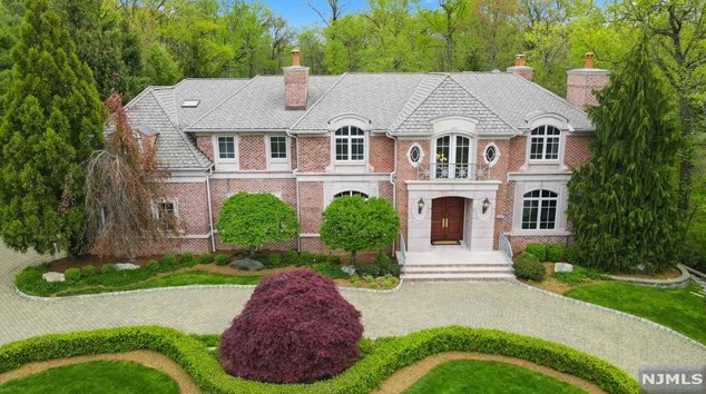 101 Essex Dr, Tenafly NJ  07670-2331 exterior