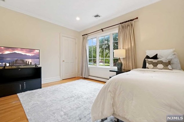 101 Essex Dr, Tenafly NJ  07670-2331 exterior