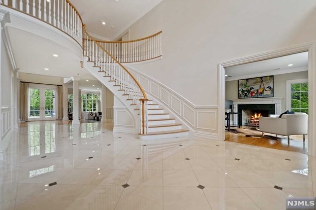 101 Essex Dr, Tenafly NJ  07670-2331 exterior