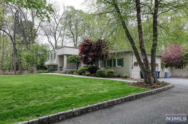 44 Degray Terrace, Mahwah, NJ 07430