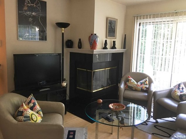 1003 Crown Ct #1003, Mahwah, NJ 07430