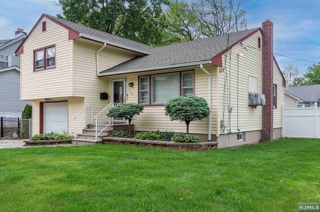 315 W 5th Ave, Roselle, NJ 07203