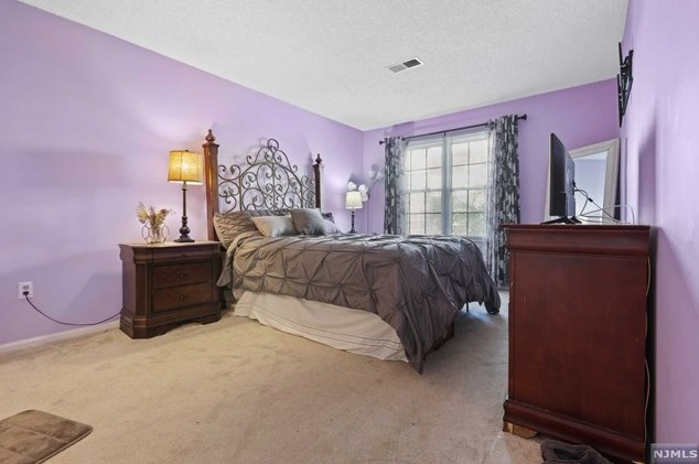 9 Colgate Dr, Newark, NJ 07103