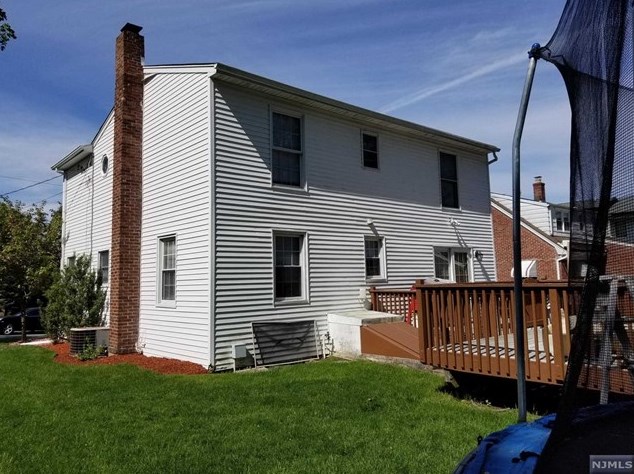 13 North Crest Dr, Cresskill, NJ 07626