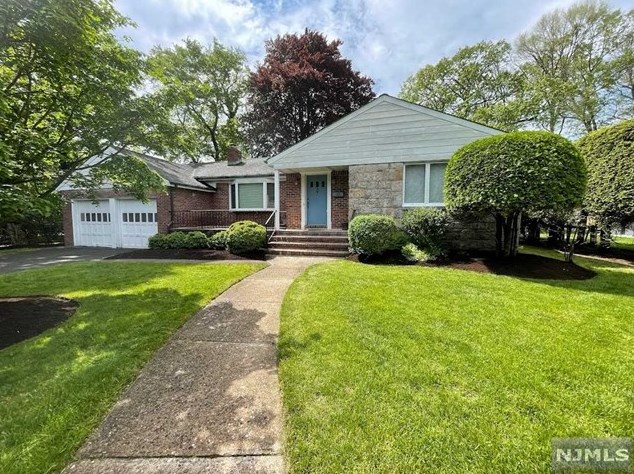 21 Eric Pl, Demarest, NJ 07627