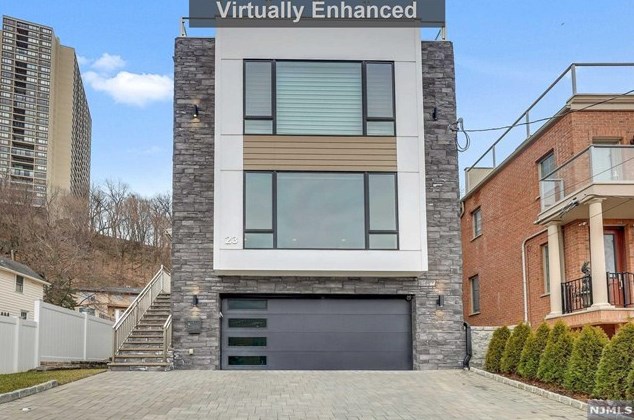 23 Lasher Ln, Edgewater, NJ 07020