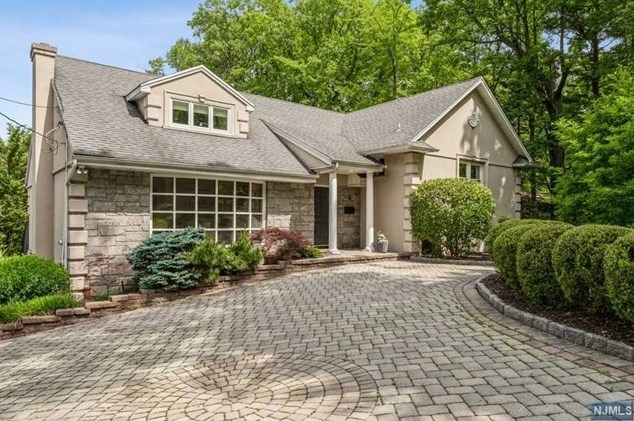 16 Farview Rd, Tenafly, NJ 07670