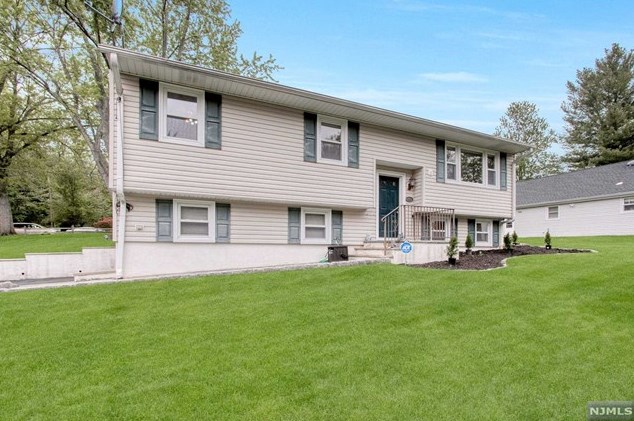 200 Pascack Rd, Park Ridge, NJ 07656