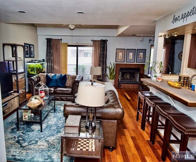 722 Mainsail Ln, Secaucus, NJ 07094